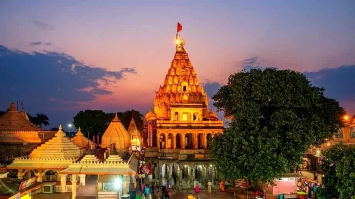 महाकाल मंदिर, उज्जैन में श्रद्धालुओं का प्रवेश नववर्ष 2024 पर