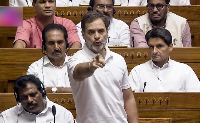राहुल गांधी संसद में भाषण देते हुए