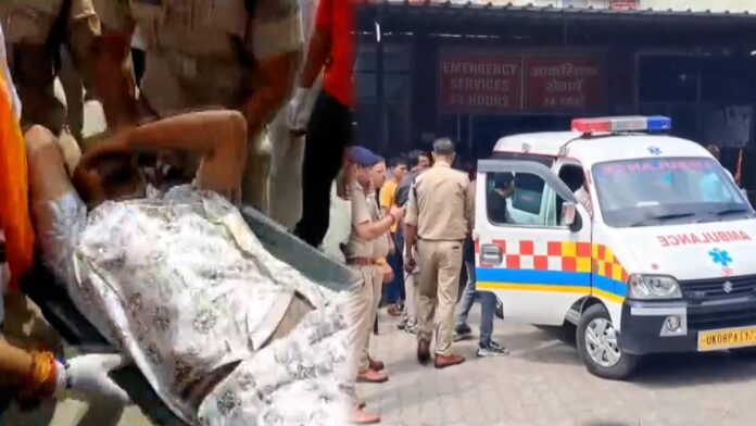 हरिद्वार के प्रसिद्ध मनसा देवी मंदिर में भगदड़ से मची अफरातफरी, करंट की अफवाह ने ले ली 6 जानें, मातम में बदला श्रद्धा का सैलाब